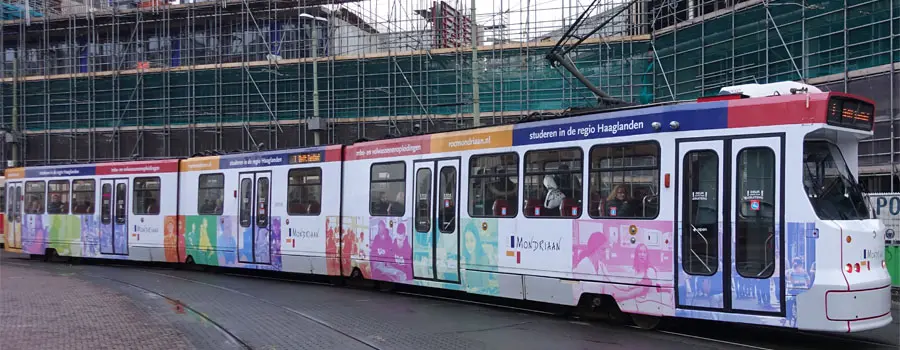 Totaal tramreclame op een GTL-tram in Den Haag